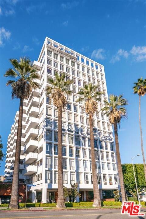 7135 Hollywood Boulevard - Photo 1