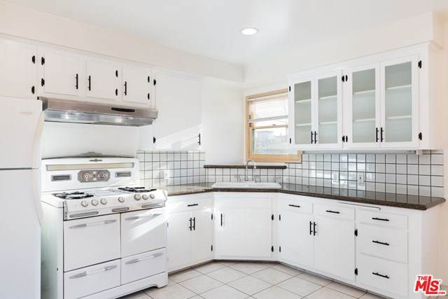 1745 Mariposa Avenue - Photo 1
