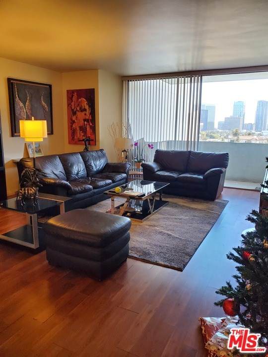 10433 Wilshire Boulevard - Photo 1