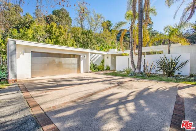 590 Evelyn Place - Photo 1
