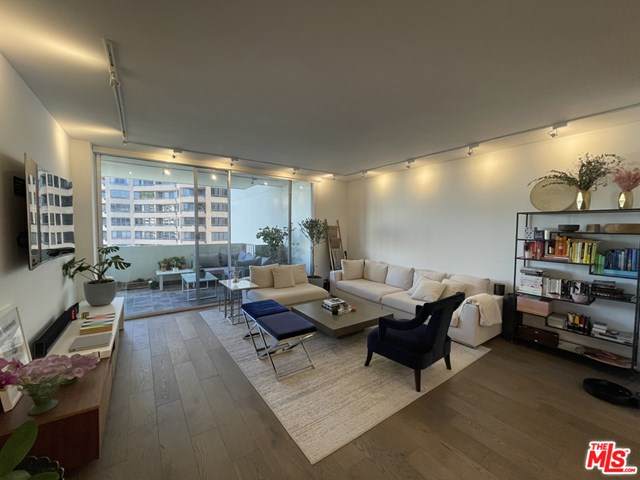 10433 Wilshire Boulevard - Photo 1