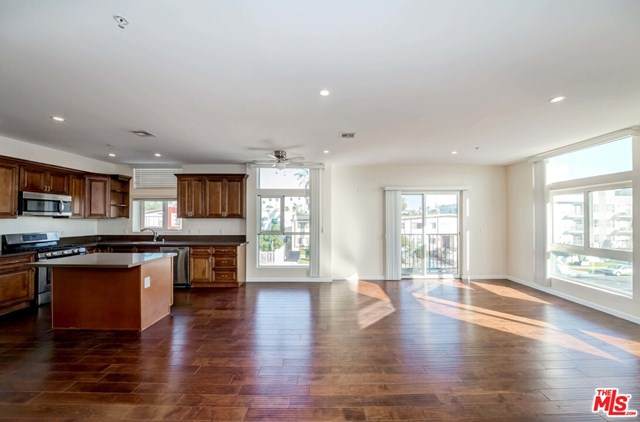 155 Oxford - Photo 1