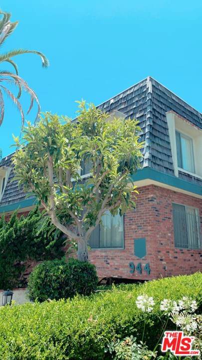 944 6TH Street - Photo 1