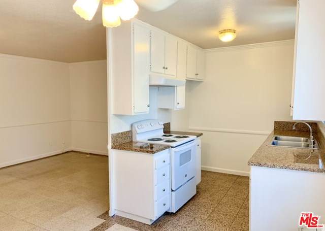 968 Larrabee Street - Photo 1