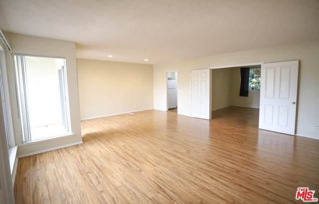 8207 Delongpre - Photo 1