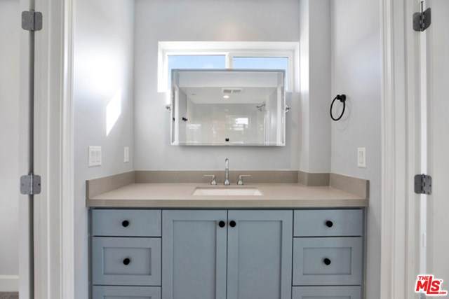 6032 Romaine Street - Photo 1