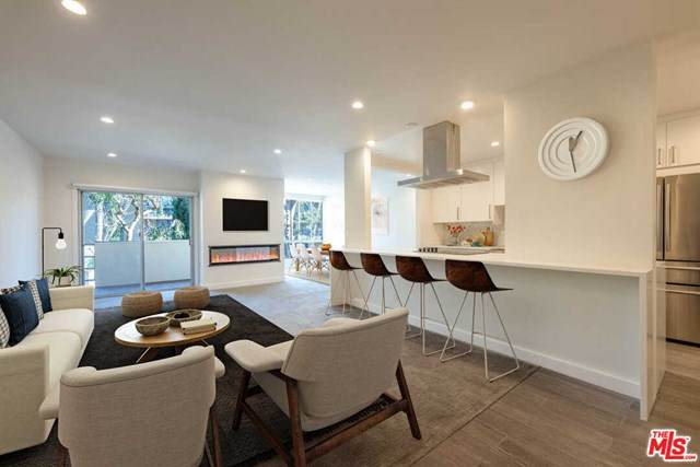 927 Kings Road - Photo 1
