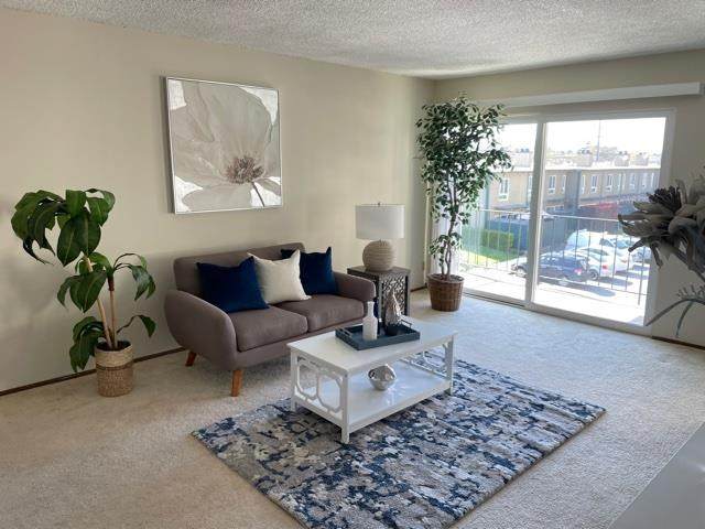 814 Delaware Street - Photo 1