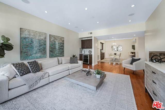 324 Palm Drive - Photo 1