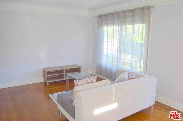 727 Robinson Street - Photo 1
