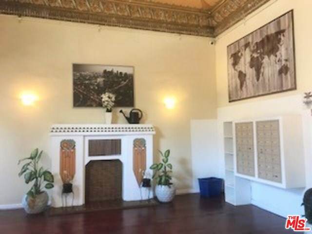 814 Hobart Boulevard - Photo 1