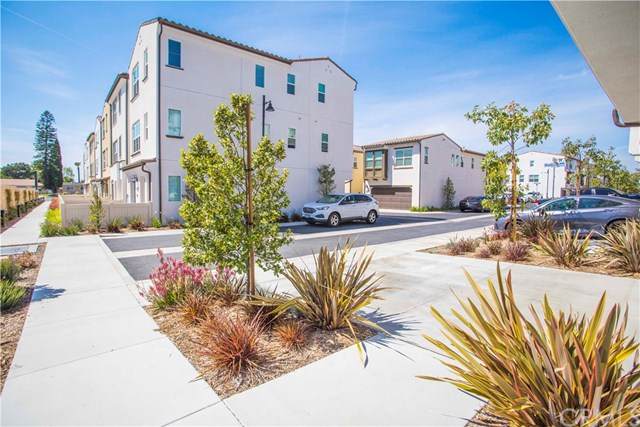 354 Quadrilateral Way - Photo 1