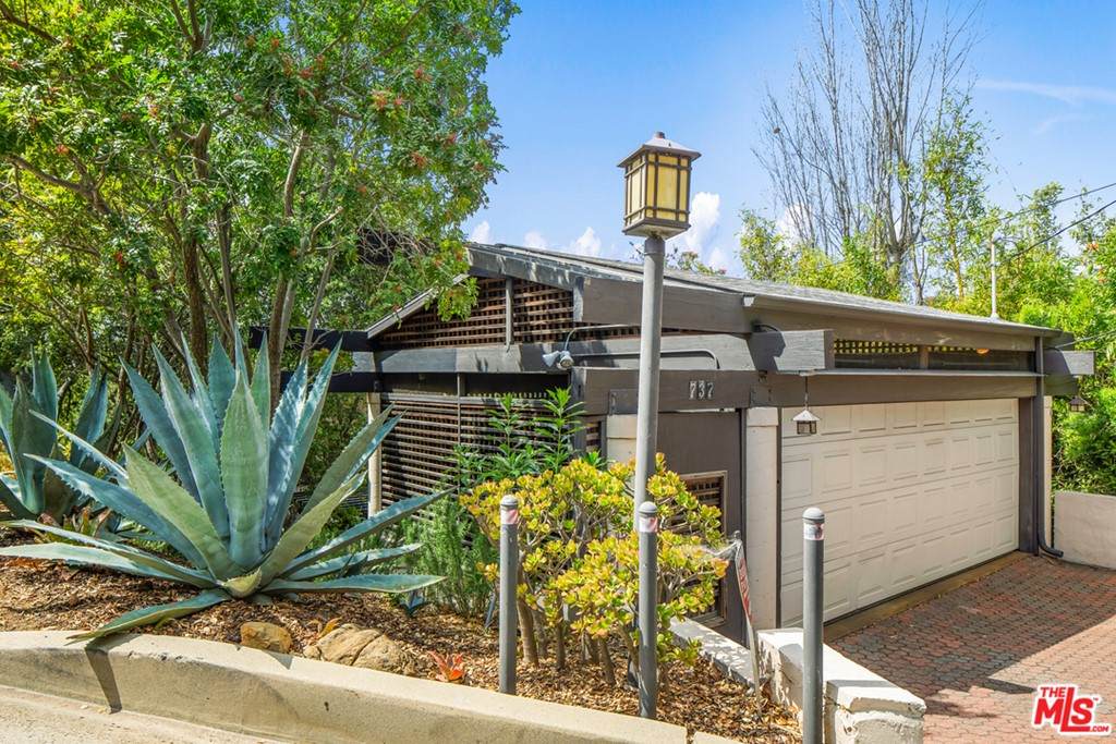 737 Halliday Avenue - Photo 1