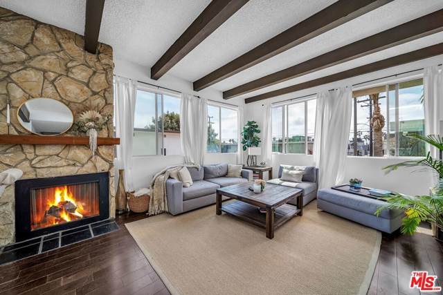 100 Venice Boulevard - Photo 1