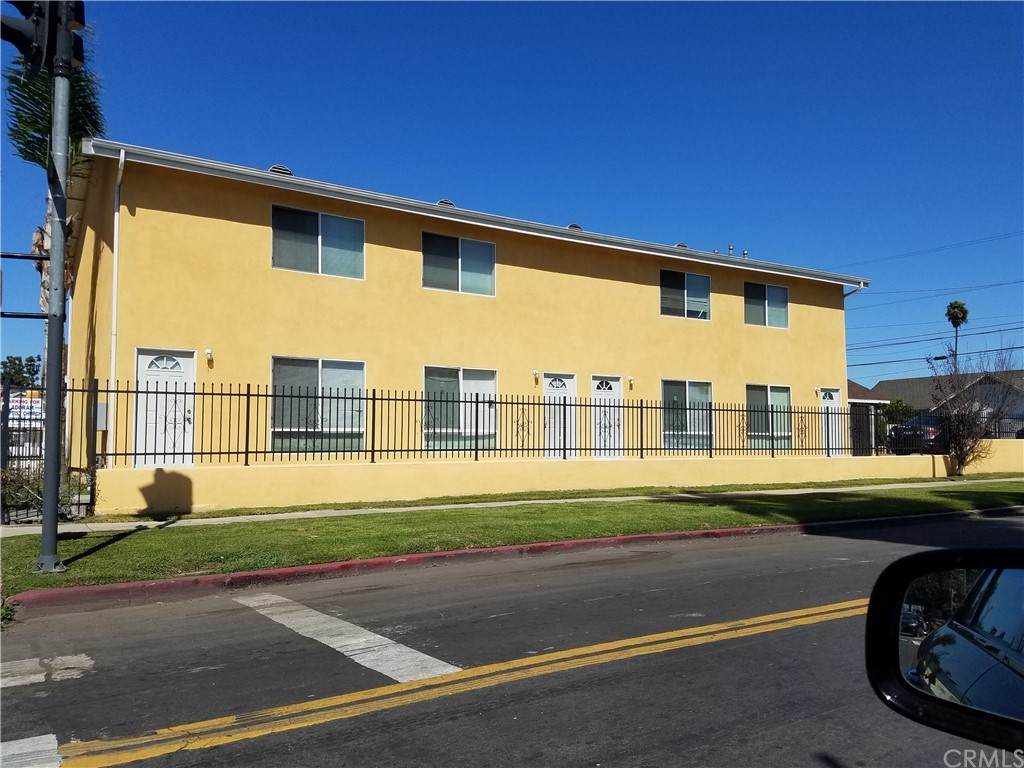 10324 Broadway - Photo 1