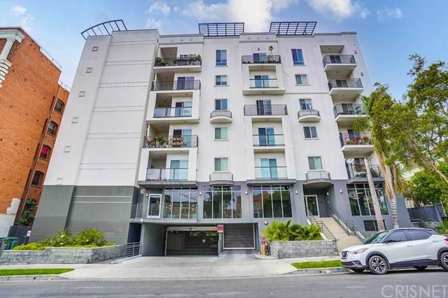 733 Manhattan Place - Photo 1
