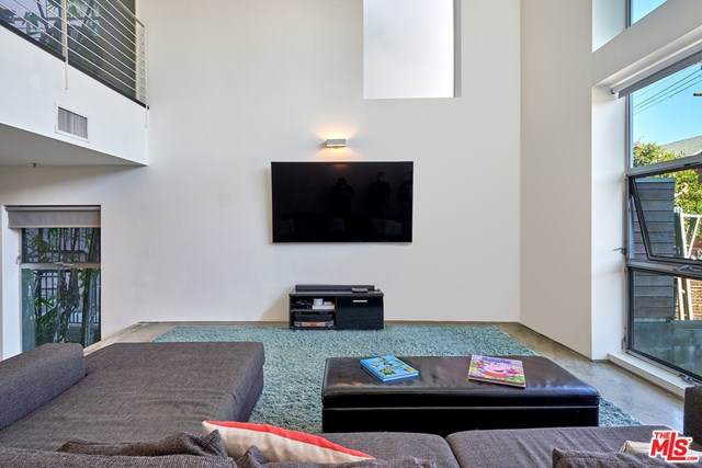 611 Bronson Avenue - Photo 1
