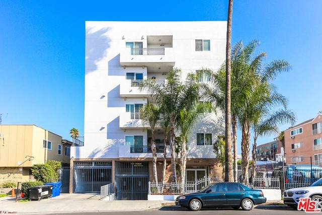 926 Manhattan Place - Photo 1