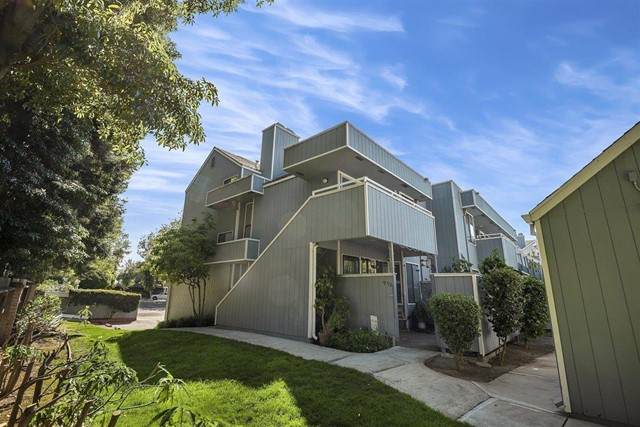 998 La Barbera Drive - Photo 1