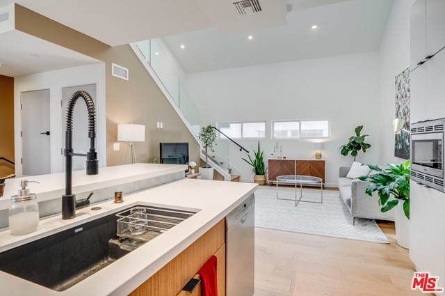 532 Elk Avenue - Photo 1
