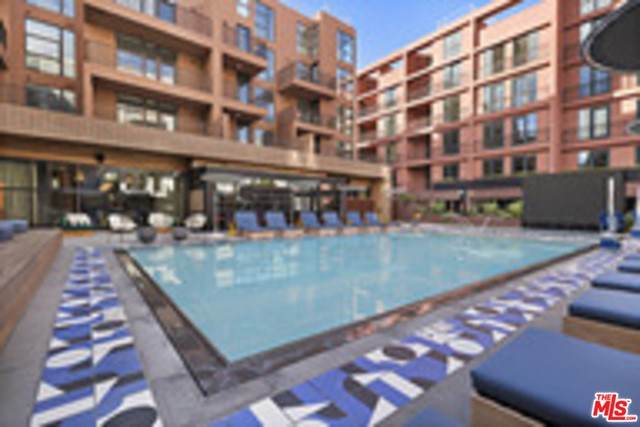 6200 Hollywood - Photo 1