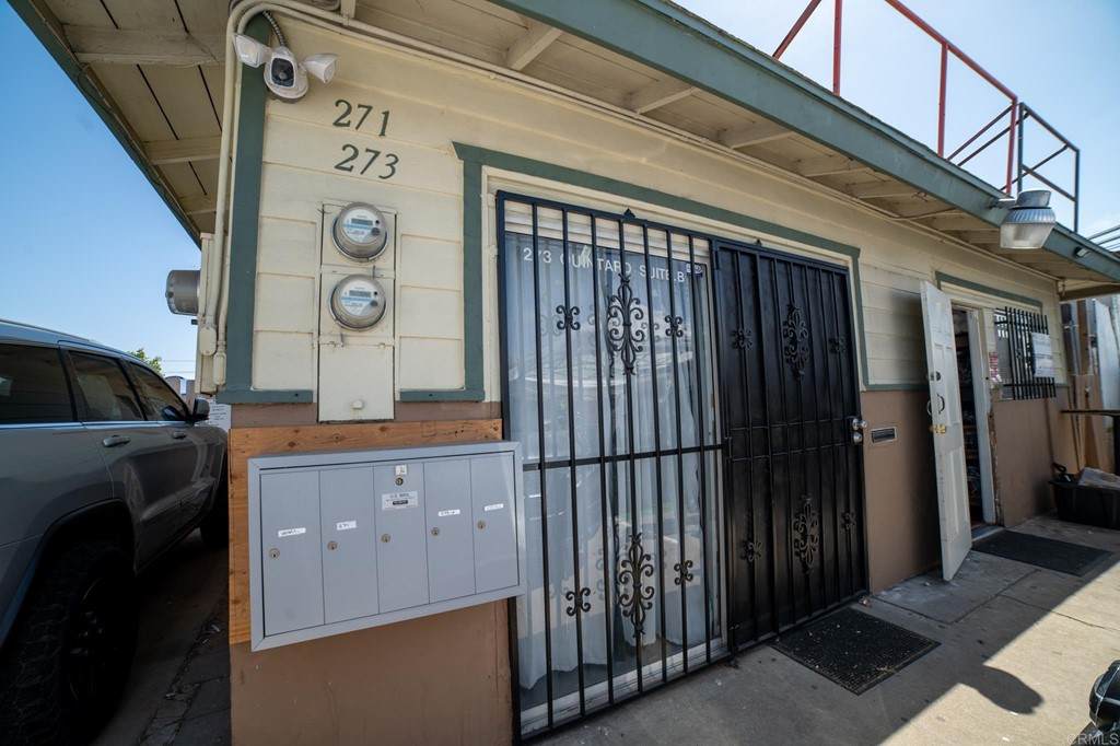271 73 Quintard Street - Photo 1