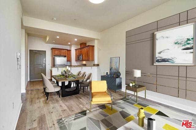 345 Gramercy Place - Photo 1