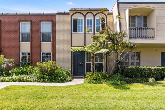 1746 Greenleaf Avenue - Photo 1