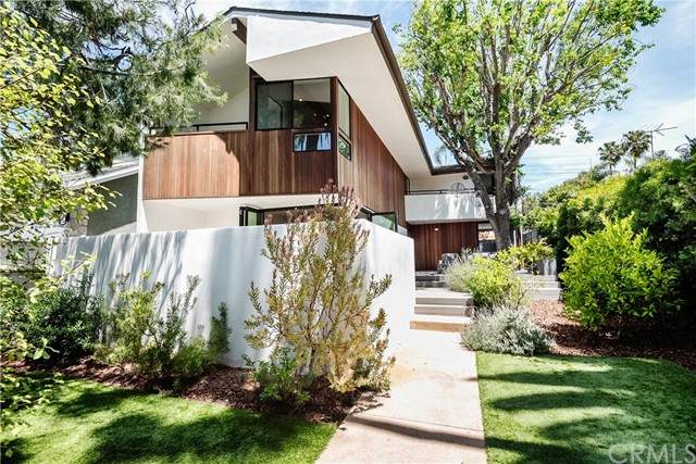 587 36th Street - Photo 1