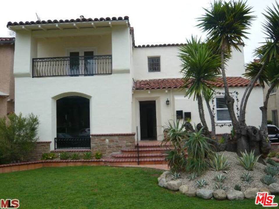 424 Roxbury Drive - Photo 1