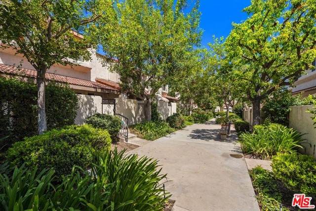 6031 Lindley Avenue - Photo 1