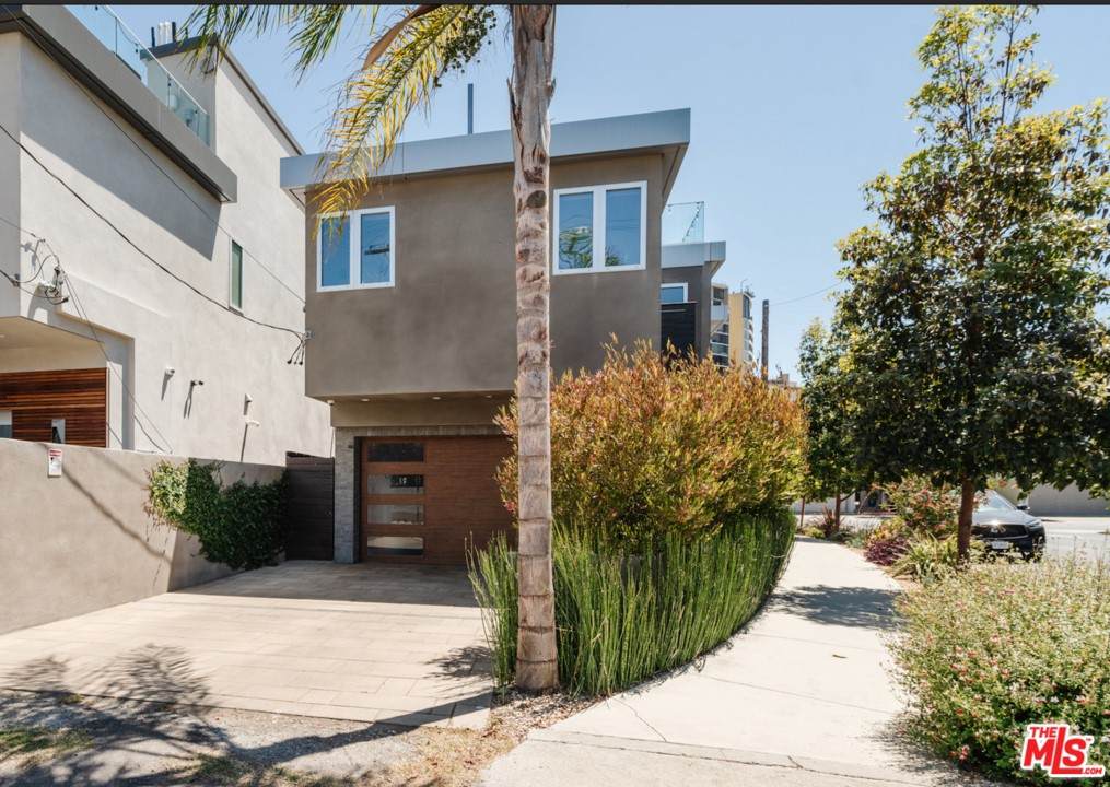 731 Oxford Avenue - Photo 1