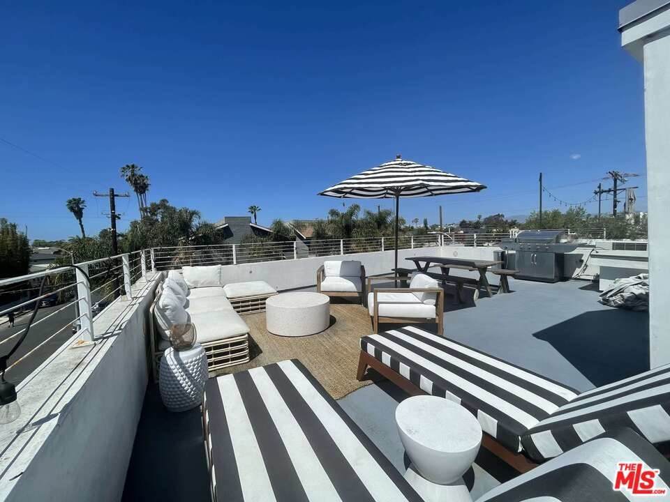 918 7th Avenue - Photo 1