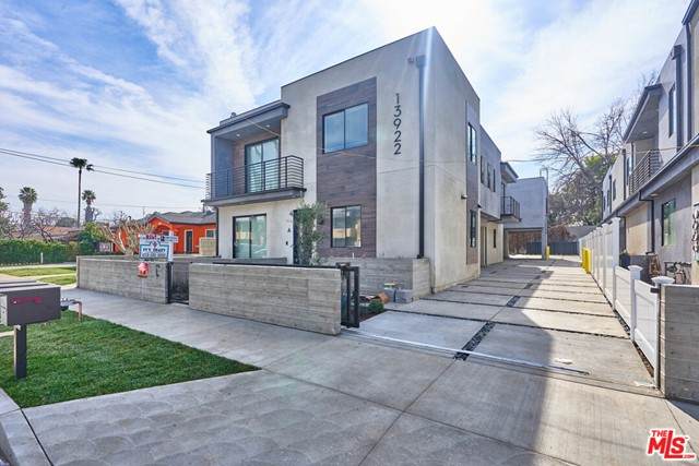 13922 Bessemer Street - Photo 1
