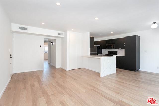 560 Kings Road - Photo 1
