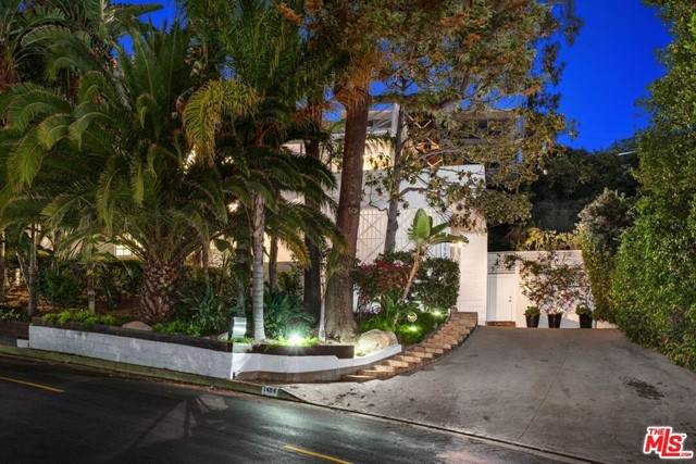 1484 Kings Road - Photo 1