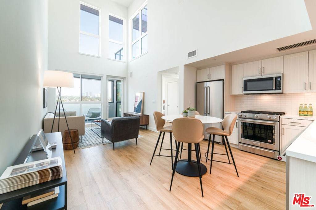 8809 Washington Blvd - Photo 1