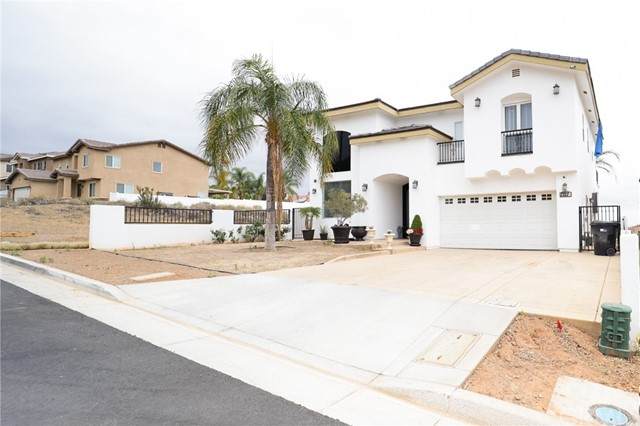 1727 Duncan Way - Photo 1