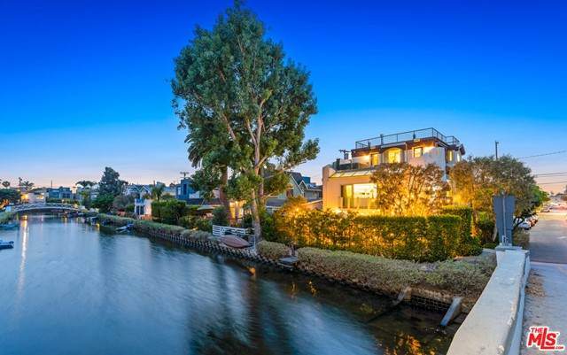 241 Carroll Canal - Photo 1