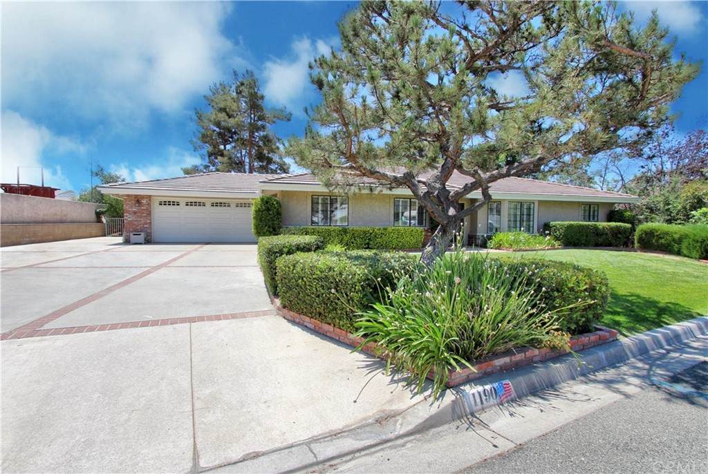 1190 Fairway Lane - Photo 1
