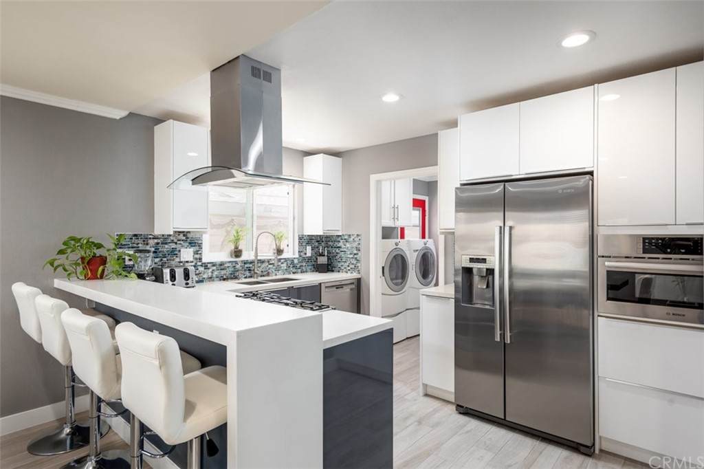 5435 Hackett Avenue - Photo 1