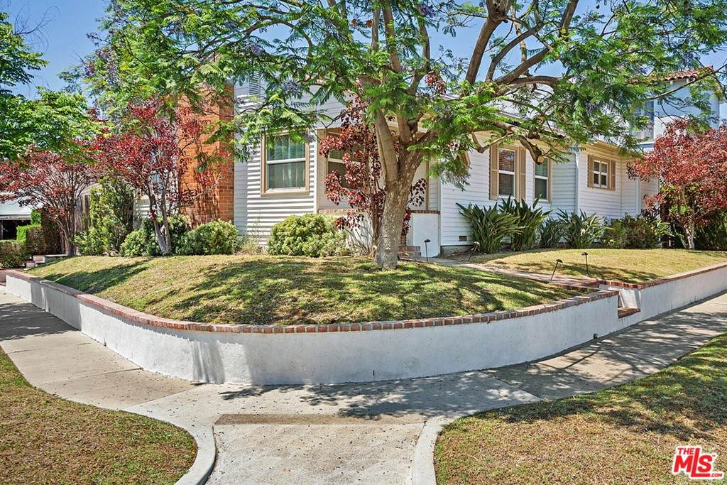 1443 Curson Avenue - Photo 1