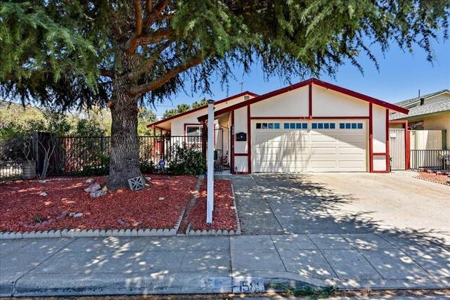 1588 Pinewood Way - Photo 1