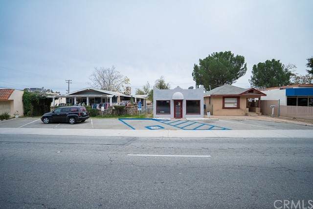 585 6th Street - Photo 1