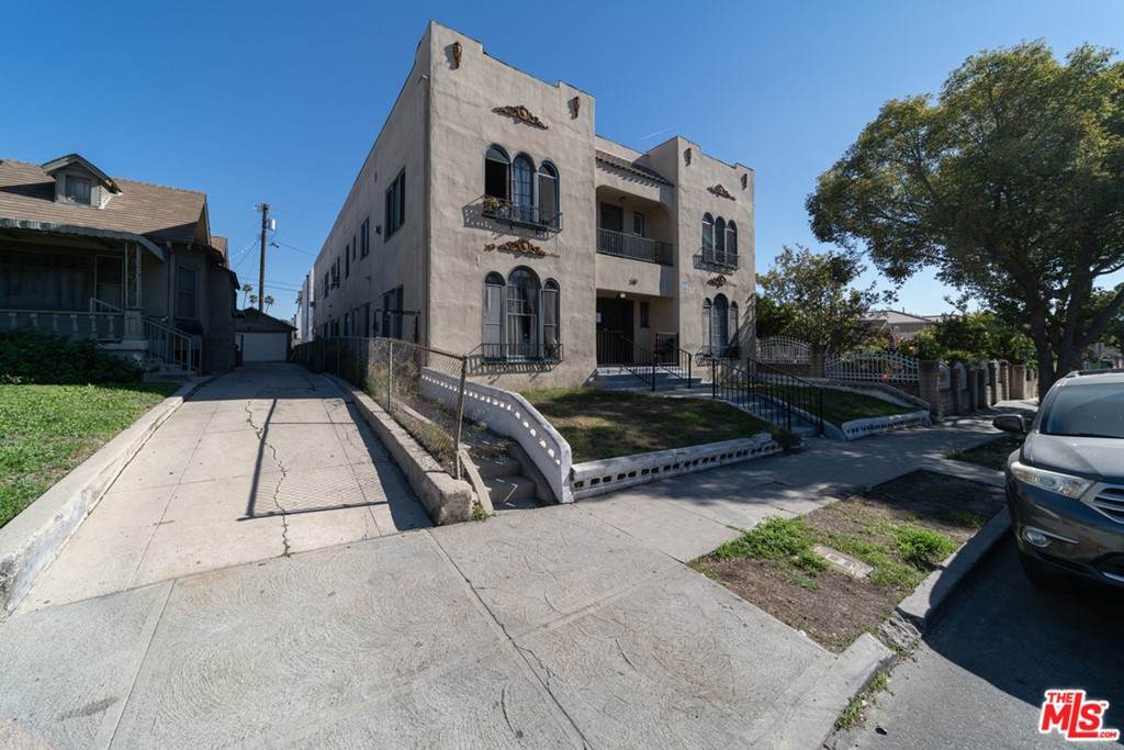 240 Robinson Street - Photo 1