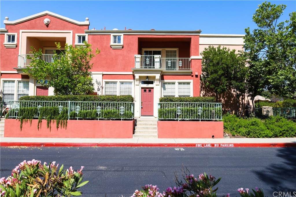 923 Lawrence Drive - Photo 1