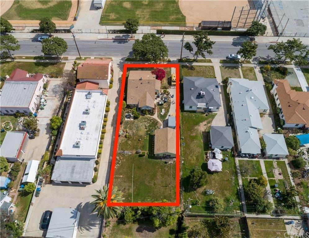 929 8th Street - Photo 1