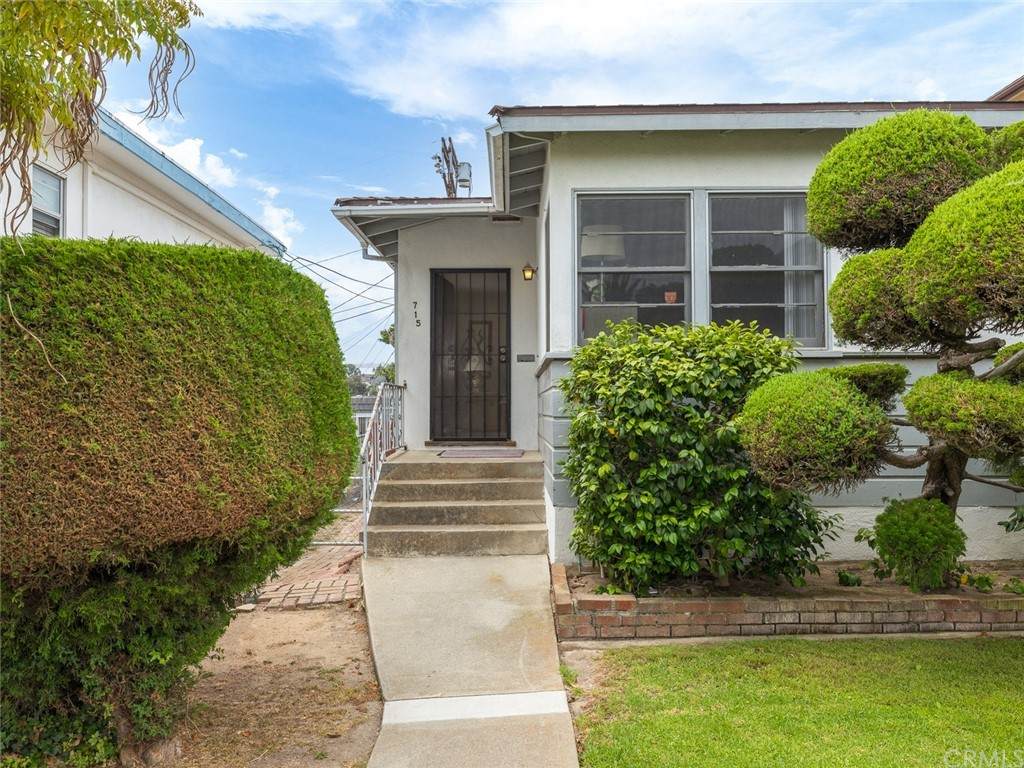 715 30th Street - Photo 1