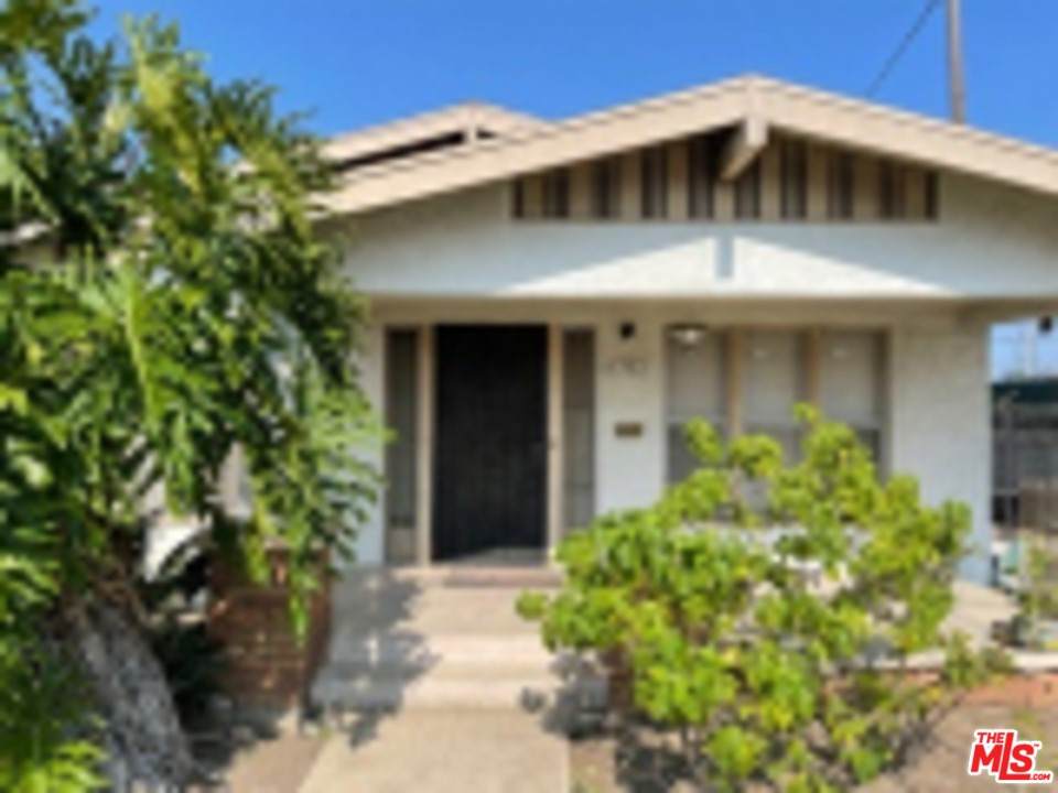 5752 Victoria Avenue - Photo 1