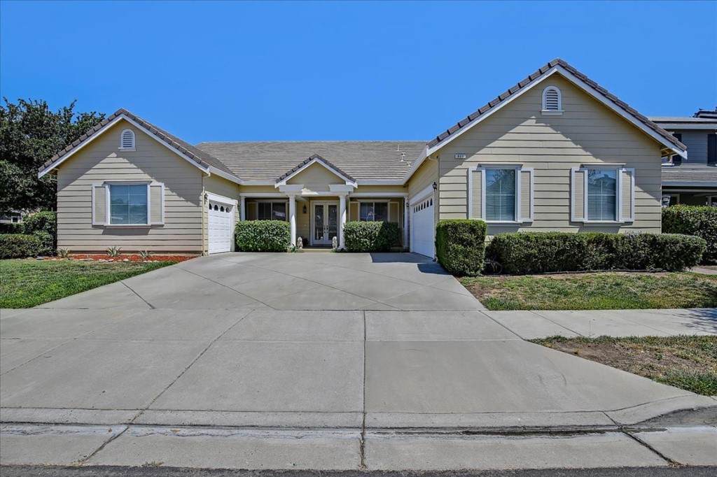 611 Kenwood Drive - Photo 1